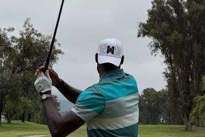 詹姆斯转发与友人打高尔夫组图 追梦和富保罗一同参与