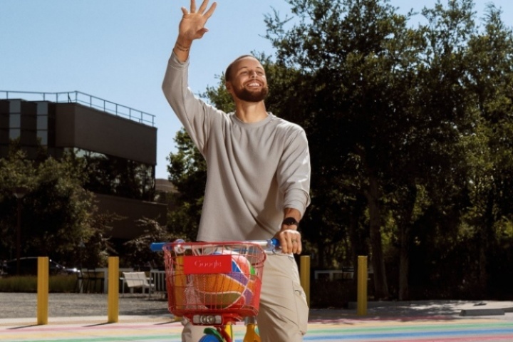 爱游戏-换手机了！库里与谷歌达成合作协议 将使用全线Pixel设备