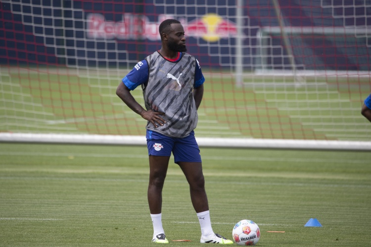 爱游戏app-罗马诺：马赛正在与莱比锡谈判后卫海特勒伊达，球员渴望转会