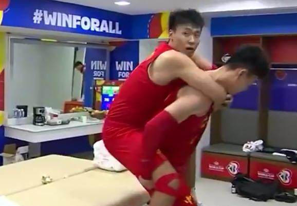 ayx sports-赵睿脚踝扭伤痛苦无比 中国男篮的首胜代价不小